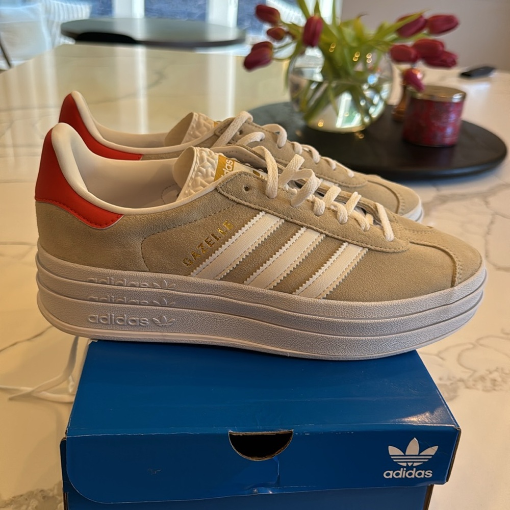 Never worn NIB Gazelle Adidas sneaker!!